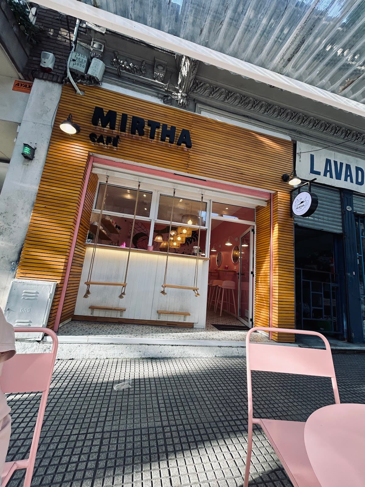 Mirtha Café
