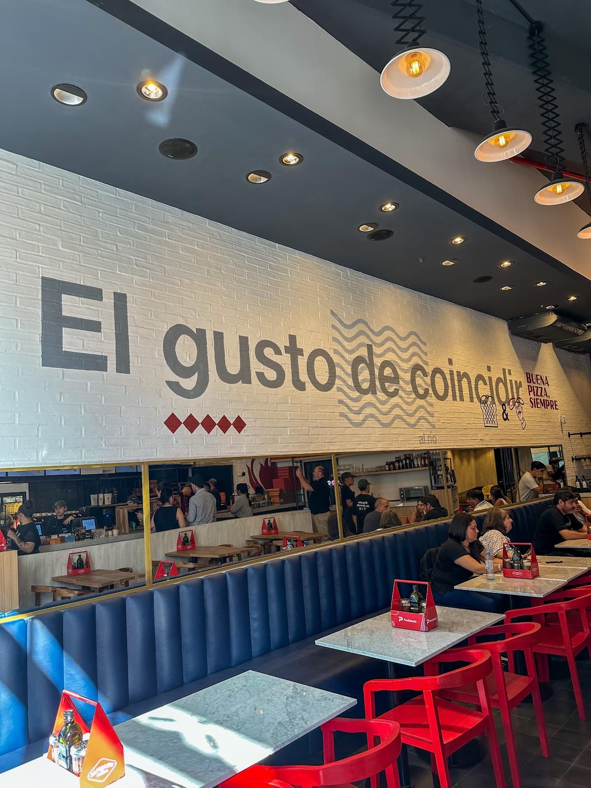 El gusto de coincidir - Almacén de Pizzas & Tostado Café Club